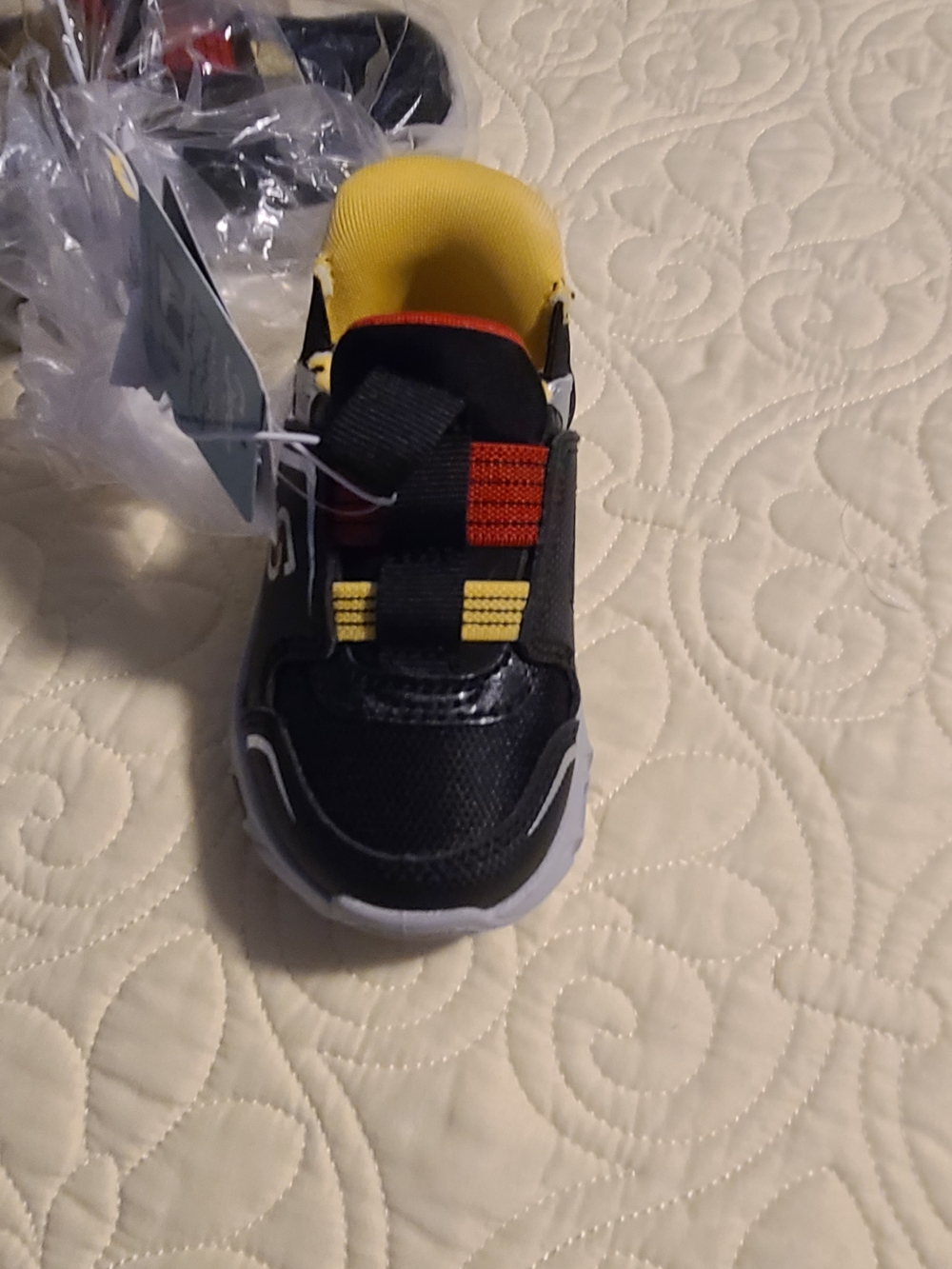Skechers Infants Black Sneakers with Yellow and Red Accents Size 5